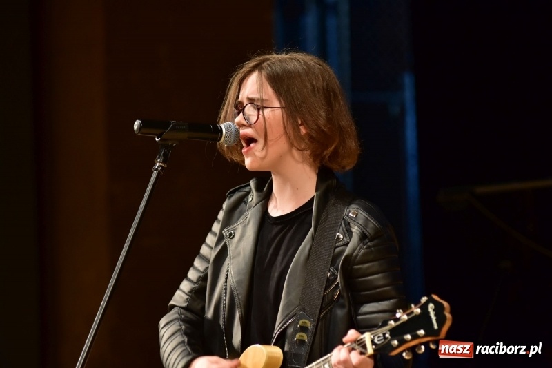 Zdjęcie w galerii na portalu naszraciborz.pl: Mimi i Dusia wygrały IV Raciborską Giełdę Talentów [FOTO i WIDEO] wiadomości z regionu