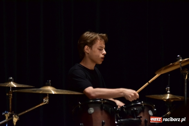 Zdjęcie w galerii na portalu naszraciborz.pl: Mimi i Dusia wygrały IV Raciborską Giełdę Talentów [FOTO i WIDEO] wiadomości z regionu