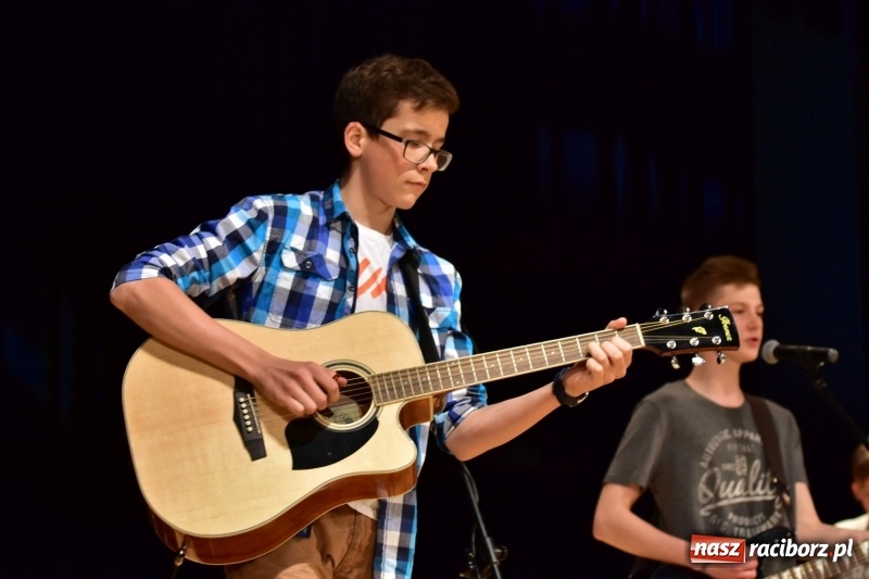 Zdjęcie w galerii na portalu naszraciborz.pl: Mimi i Dusia wygrały IV Raciborską Giełdę Talentów [FOTO i WIDEO] wiadomości z regionu