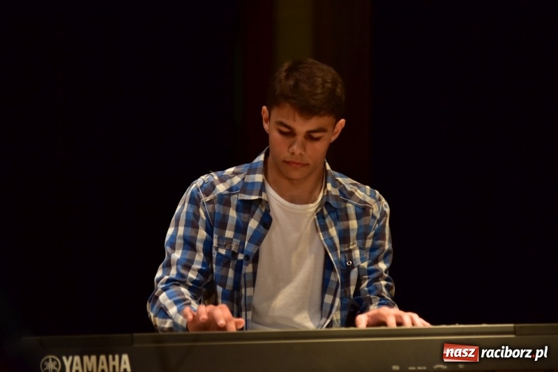 Zdjęcie w galerii na portalu naszraciborz.pl: Mimi i Dusia wygrały IV Raciborską Giełdę Talentów [FOTO i WIDEO] wiadomości z regionu