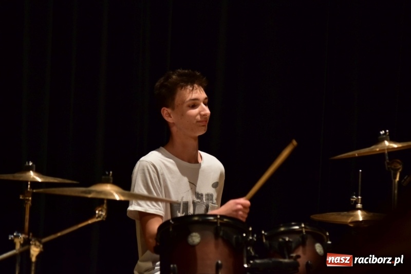 Zdjęcie w galerii na portalu naszraciborz.pl: Mimi i Dusia wygrały IV Raciborską Giełdę Talentów [FOTO i WIDEO] wiadomości z regionu