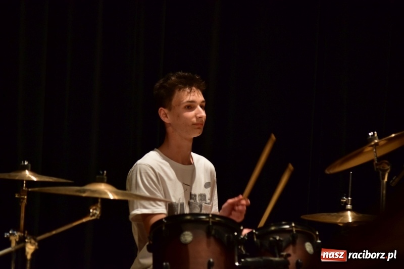 Zdjęcie w galerii na portalu naszraciborz.pl: Mimi i Dusia wygrały IV Raciborską Giełdę Talentów [FOTO i WIDEO] wiadomości z regionu