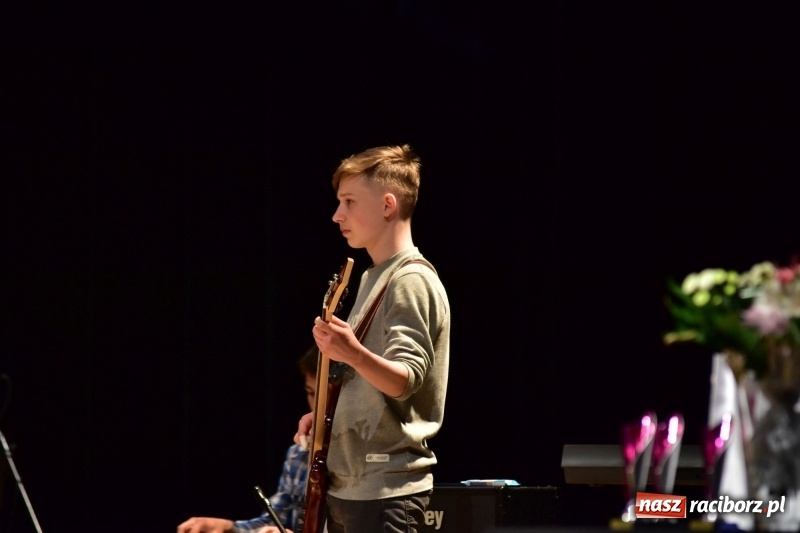 Zdjęcie w galerii na portalu naszraciborz.pl: Mimi i Dusia wygrały IV Raciborską Giełdę Talentów [FOTO i WIDEO] wiadomości z regionu