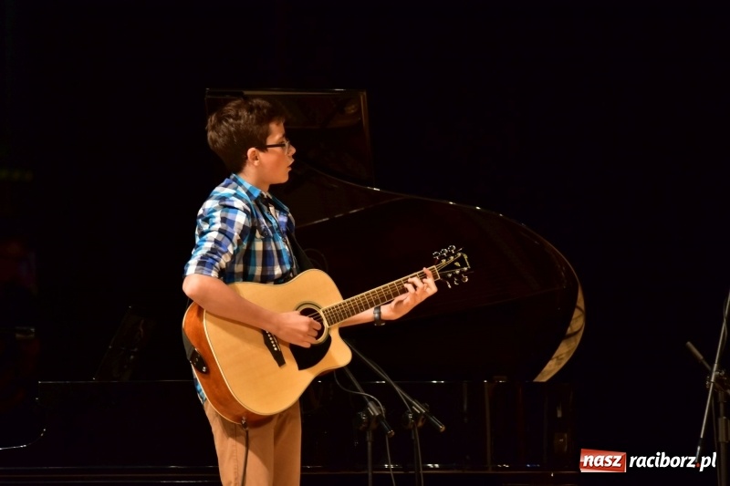 Zdjęcie w galerii na portalu naszraciborz.pl: Mimi i Dusia wygrały IV Raciborską Giełdę Talentów [FOTO i WIDEO] wiadomości z regionu