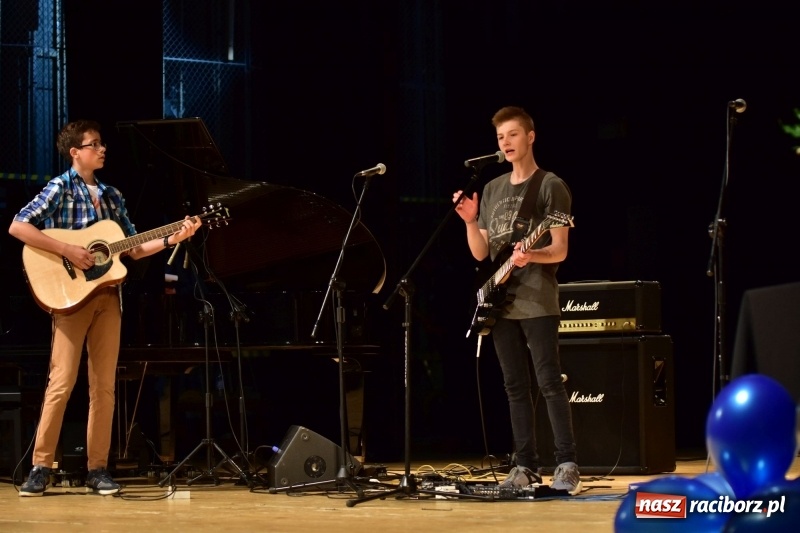 Zdjęcie w galerii na portalu naszraciborz.pl: Mimi i Dusia wygrały IV Raciborską Giełdę Talentów [FOTO i WIDEO] wiadomości z regionu