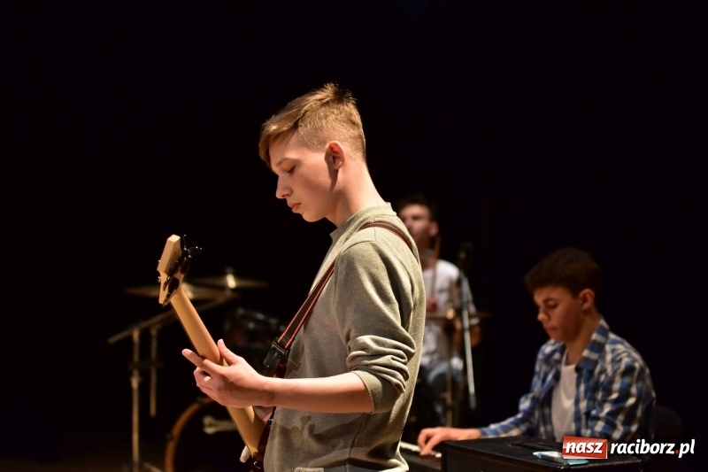 Zdjęcie w galerii na portalu naszraciborz.pl: Mimi i Dusia wygrały IV Raciborską Giełdę Talentów [FOTO i WIDEO] wiadomości z regionu