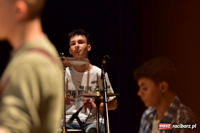 Zdjęcie w galerii na portalu naszraciborz.pl: Mimi i Dusia wygrały IV Raciborską Giełdę Talentów [FOTO i WIDEO] wiadomości z regionu