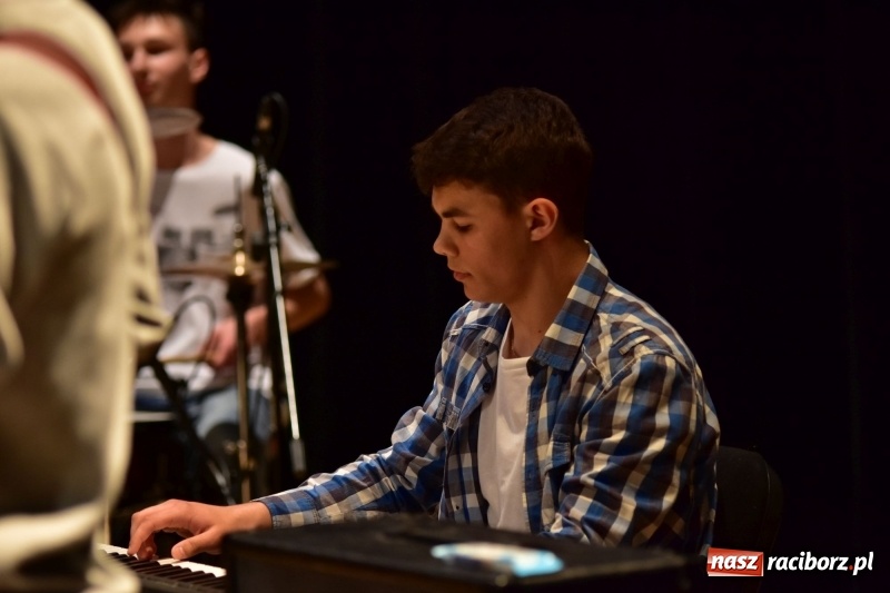 Zdjęcie w galerii na portalu naszraciborz.pl: Mimi i Dusia wygrały IV Raciborską Giełdę Talentów [FOTO i WIDEO] wiadomości z regionu