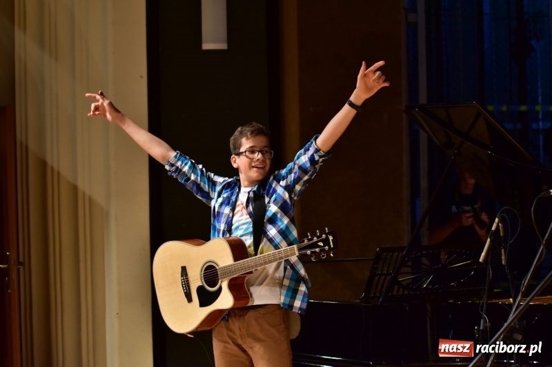 Zdjęcie w galerii na portalu naszraciborz.pl: Mimi i Dusia wygrały IV Raciborską Giełdę Talentów [FOTO i WIDEO] wiadomości z regionu