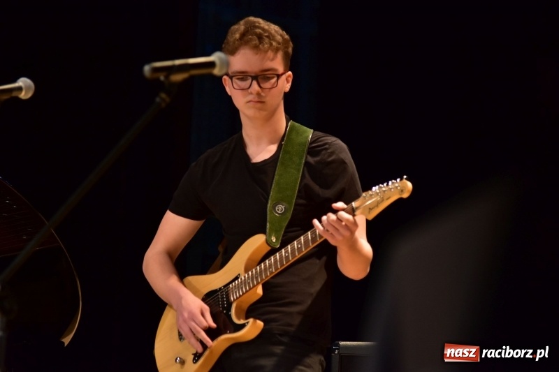 Zdjęcie w galerii na portalu naszraciborz.pl: Mimi i Dusia wygrały IV Raciborską Giełdę Talentów [FOTO i WIDEO] wiadomości z regionu