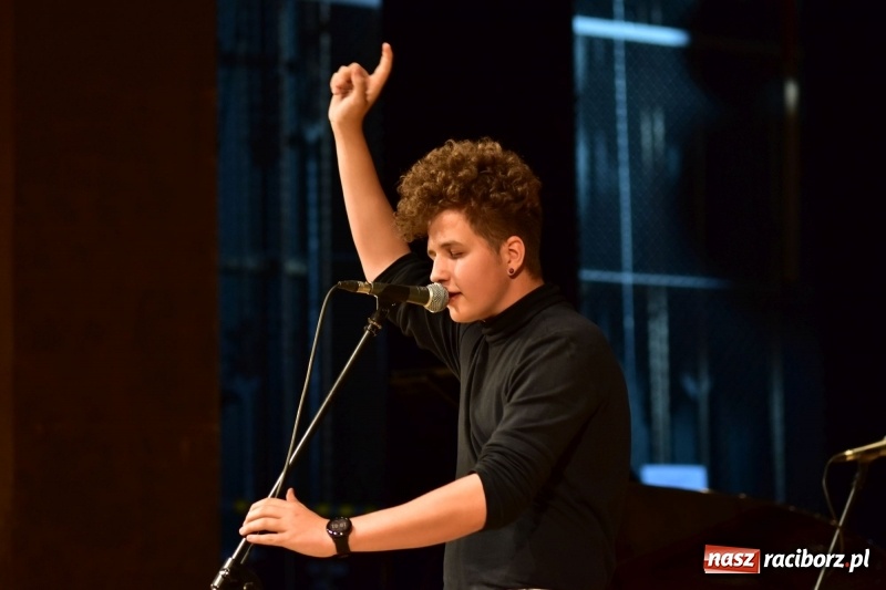 Zdjęcie w galerii na portalu naszraciborz.pl: Mimi i Dusia wygrały IV Raciborską Giełdę Talentów [FOTO i WIDEO] wiadomości z regionu