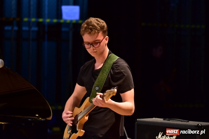 Zdjęcie w galerii na portalu naszraciborz.pl: Mimi i Dusia wygrały IV Raciborską Giełdę Talentów [FOTO i WIDEO] wiadomości z regionu