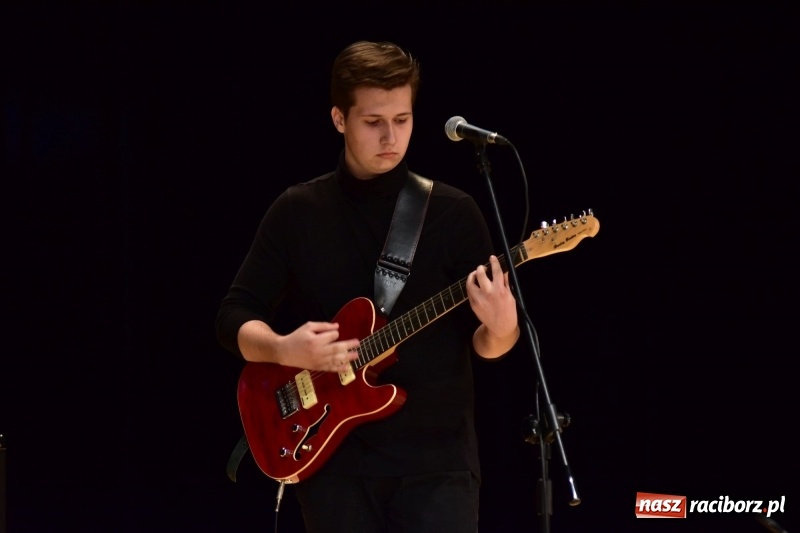 Zdjęcie w galerii na portalu naszraciborz.pl: Mimi i Dusia wygrały IV Raciborską Giełdę Talentów [FOTO i WIDEO] wiadomości z regionu