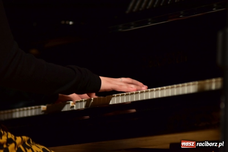 Zdjęcie w galerii na portalu naszraciborz.pl: Mimi i Dusia wygrały IV Raciborską Giełdę Talentów [FOTO i WIDEO] wiadomości z regionu