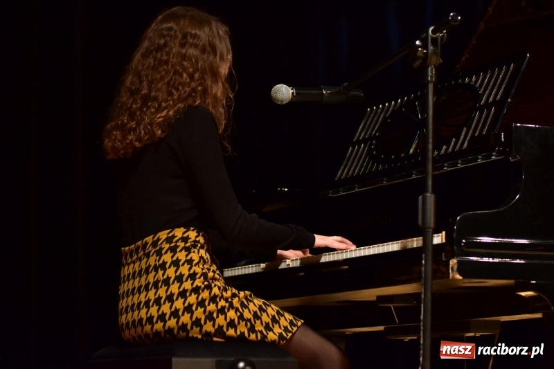 Zdjęcie w galerii na portalu naszraciborz.pl: Mimi i Dusia wygrały IV Raciborską Giełdę Talentów [FOTO i WIDEO] wiadomości z regionu