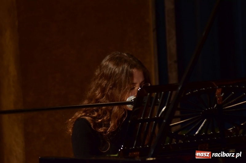 Zdjęcie w galerii na portalu naszraciborz.pl: Mimi i Dusia wygrały IV Raciborską Giełdę Talentów [FOTO i WIDEO] wiadomości z regionu