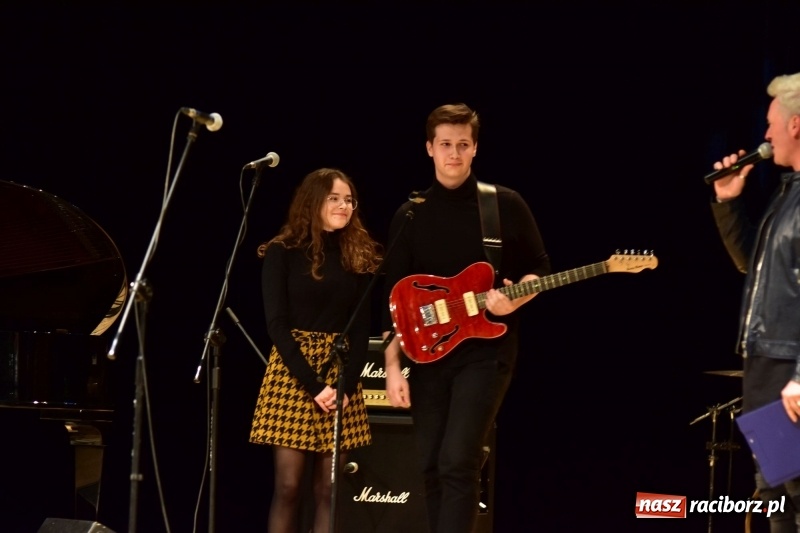 Zdjęcie w galerii na portalu naszraciborz.pl: Mimi i Dusia wygrały IV Raciborską Giełdę Talentów [FOTO i WIDEO] wiadomości z regionu