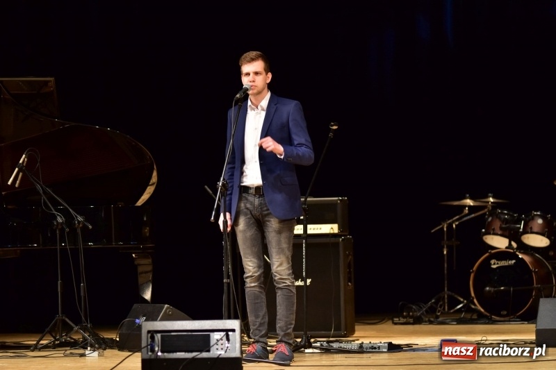 Zdjęcie w galerii na portalu naszraciborz.pl: Mimi i Dusia wygrały IV Raciborską Giełdę Talentów [FOTO i WIDEO] wiadomości z regionu