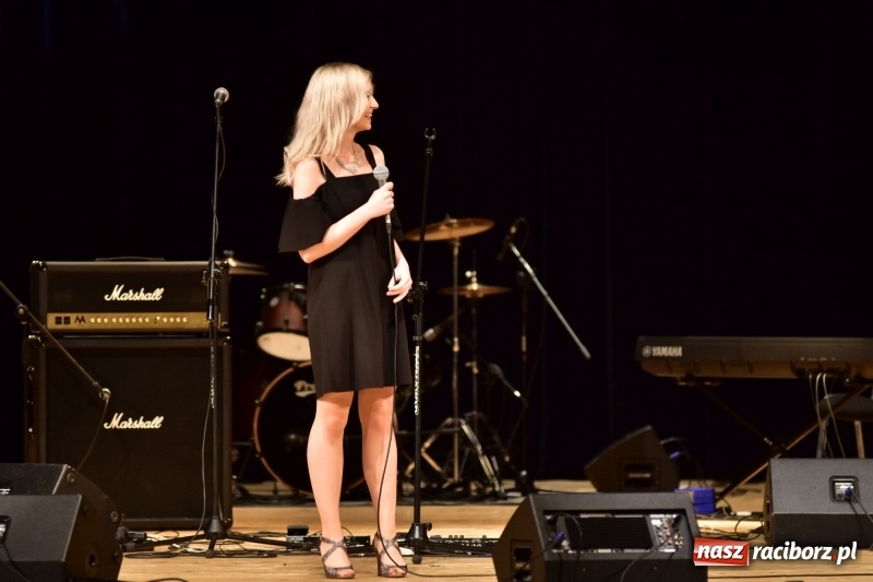 Zdjęcie w galerii na portalu naszraciborz.pl: Mimi i Dusia wygrały IV Raciborską Giełdę Talentów [FOTO i WIDEO] wiadomości z regionu