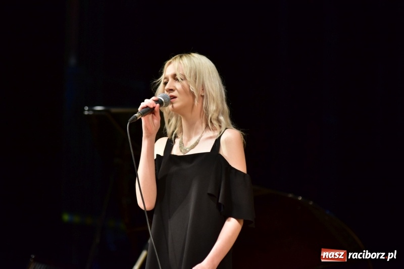 Zdjęcie w galerii na portalu naszraciborz.pl: Mimi i Dusia wygrały IV Raciborską Giełdę Talentów [FOTO i WIDEO] wiadomości z regionu