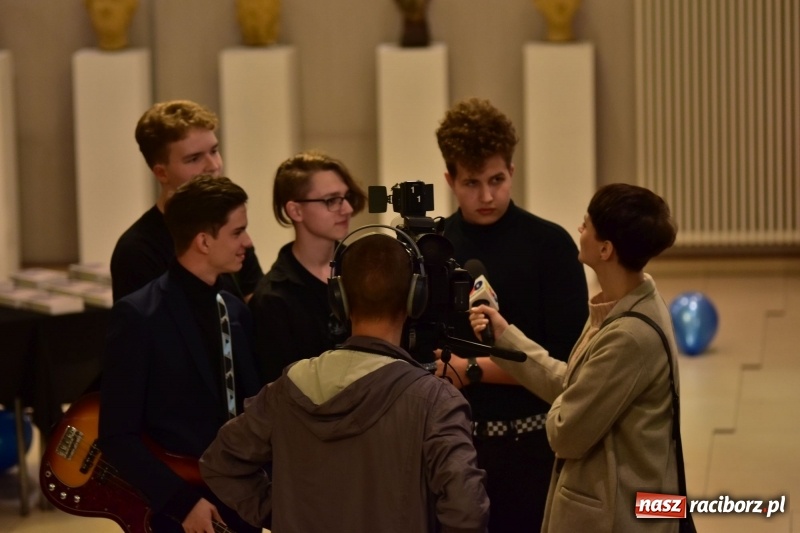 Zdjęcie w galerii na portalu naszraciborz.pl: Mimi i Dusia wygrały IV Raciborską Giełdę Talentów [FOTO i WIDEO] wiadomości z regionu