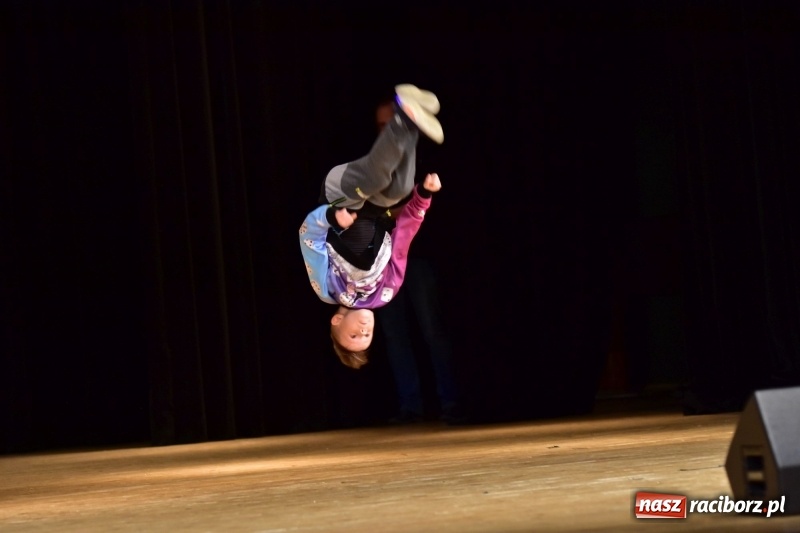 Zdjęcie w galerii na portalu naszraciborz.pl: Mimi i Dusia wygrały IV Raciborską Giełdę Talentów [FOTO i WIDEO] wiadomości z regionu