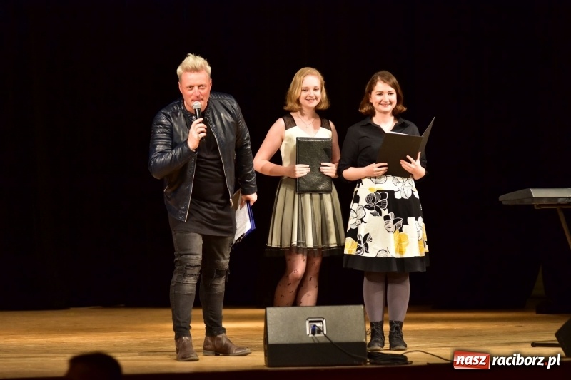 Zdjęcie w galerii na portalu naszraciborz.pl: Mimi i Dusia wygrały IV Raciborską Giełdę Talentów [FOTO i WIDEO] wiadomości z regionu