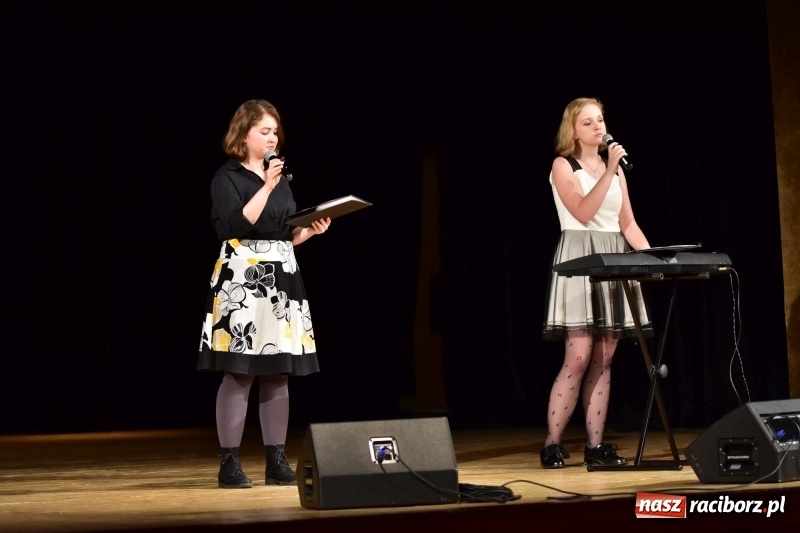Zdjęcie w galerii na portalu naszraciborz.pl: Mimi i Dusia wygrały IV Raciborską Giełdę Talentów [FOTO i WIDEO] wiadomości z regionu