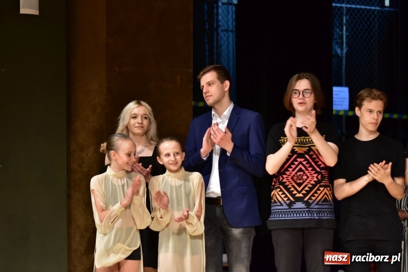 Zdjęcie w galerii na portalu naszraciborz.pl: Mimi i Dusia wygrały IV Raciborską Giełdę Talentów [FOTO i WIDEO] wiadomości z regionu