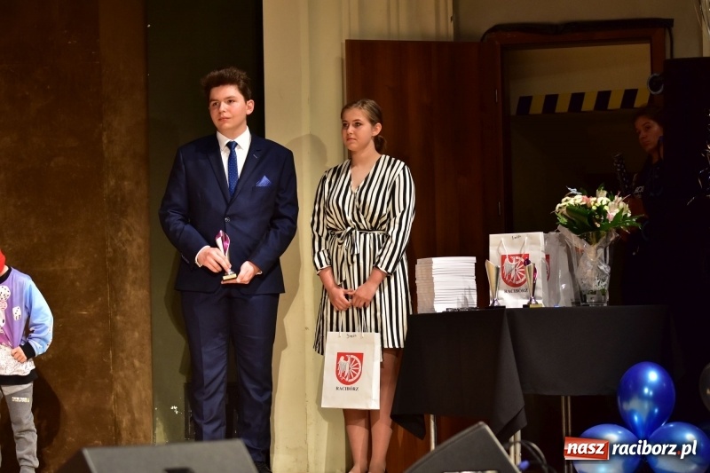 Zdjęcie w galerii na portalu naszraciborz.pl: Mimi i Dusia wygrały IV Raciborską Giełdę Talentów [FOTO i WIDEO] wiadomości z regionu