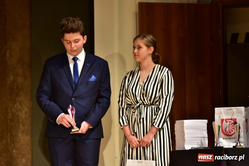 Zdjęcie w galerii na portalu naszraciborz.pl: Mimi i Dusia wygrały IV Raciborską Giełdę Talentów [FOTO i WIDEO] wiadomości z regionu