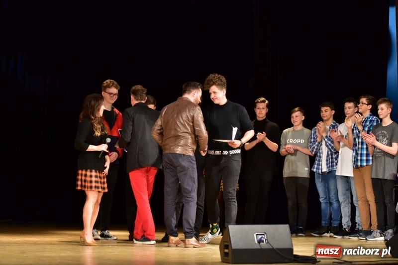 Zdjęcie w galerii na portalu naszraciborz.pl: Mimi i Dusia wygrały IV Raciborską Giełdę Talentów [FOTO i WIDEO] wiadomości z regionu