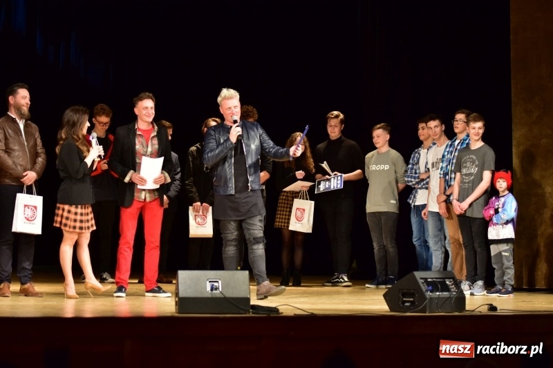 Zdjęcie w galerii na portalu naszraciborz.pl: Mimi i Dusia wygrały IV Raciborską Giełdę Talentów [FOTO i WIDEO] wiadomości z regionu