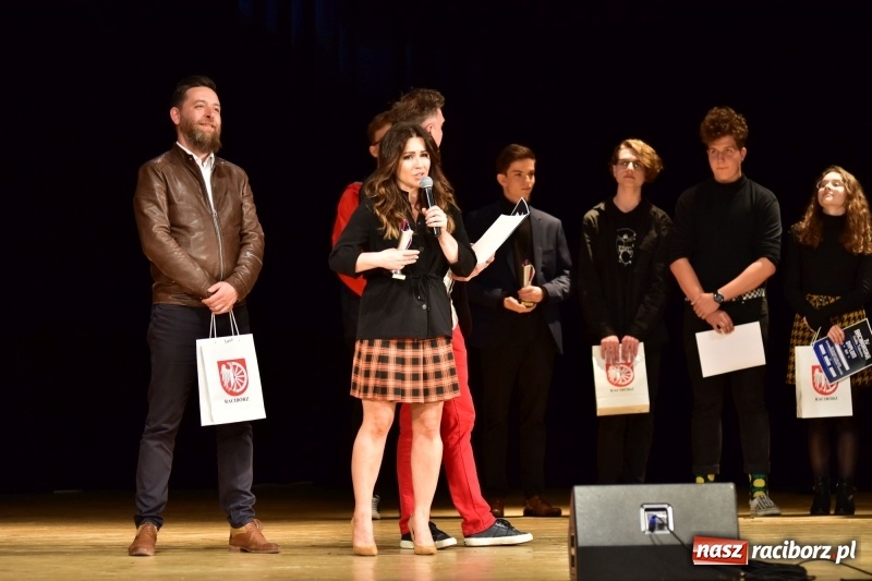 Zdjęcie w galerii na portalu naszraciborz.pl: Mimi i Dusia wygrały IV Raciborską Giełdę Talentów [FOTO i WIDEO] wiadomości z regionu