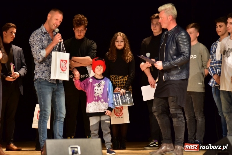 Zdjęcie w galerii na portalu naszraciborz.pl: Mimi i Dusia wygrały IV Raciborską Giełdę Talentów [FOTO i WIDEO] wiadomości z regionu