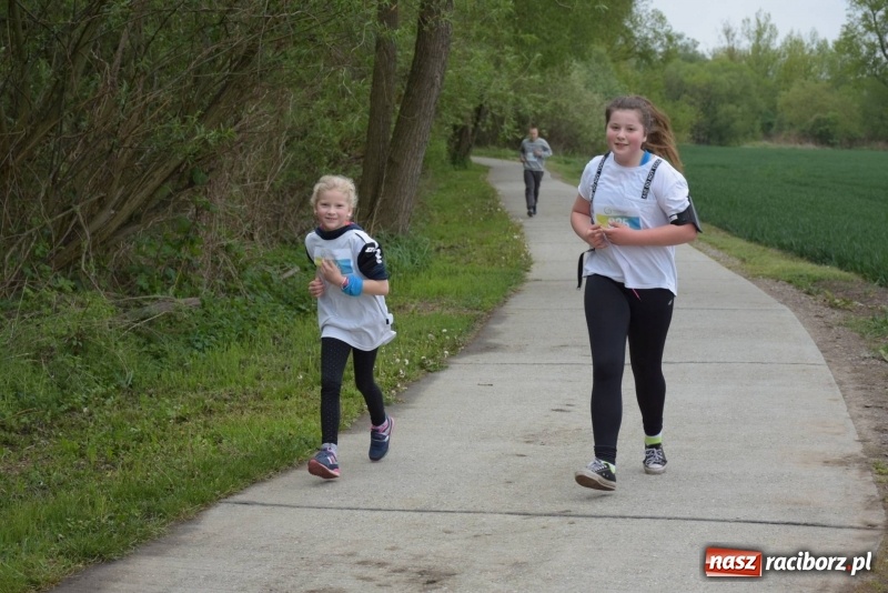 Zdjęcie w galerii na portalu naszraciborz.pl: Biegli i maszerowali, by pomóc Zosi [FOTO] wiadomości z regionu