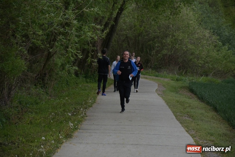 Zdjęcie w galerii na portalu naszraciborz.pl: Biegli i maszerowali, by pomóc Zosi [FOTO] wiadomości z regionu
