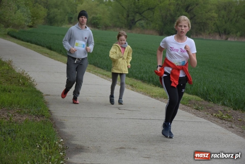 Zdjęcie w galerii na portalu naszraciborz.pl: Biegli i maszerowali, by pomóc Zosi [FOTO] wiadomości z regionu