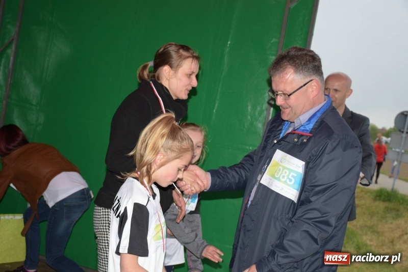 Zdjęcie w galerii na portalu naszraciborz.pl: Biegli i maszerowali, by pomóc Zosi [FOTO] wiadomości z regionu