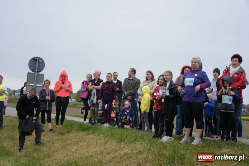 Zdjęcie w galerii na portalu naszraciborz.pl: Biegli i maszerowali, by pomóc Zosi [FOTO] wiadomości z regionu