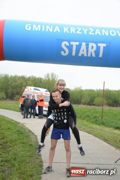 Zdjęcie w galerii na portalu naszraciborz.pl: Biegli i maszerowali, by pomóc Zosi [FOTO] wiadomości z regionu