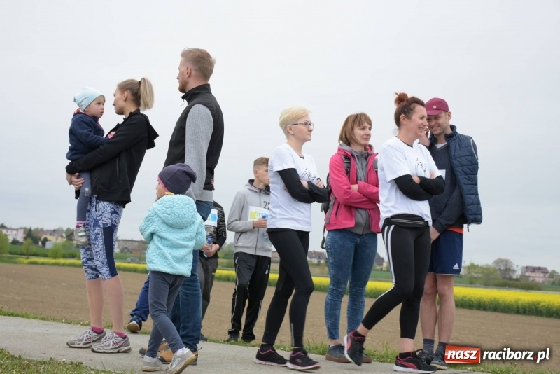 Zdjęcie w galerii na portalu naszraciborz.pl: Biegli i maszerowali, by pomóc Zosi [FOTO] wiadomości z regionu