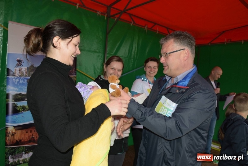 Zdjęcie w galerii na portalu naszraciborz.pl: Biegli i maszerowali, by pomóc Zosi [FOTO] wiadomości z regionu