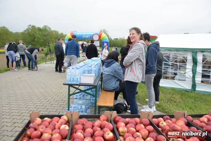 Zdjęcie w galerii na portalu naszraciborz.pl: Biegli i maszerowali, by pomóc Zosi [FOTO] wiadomości z regionu