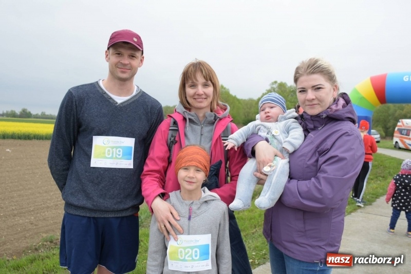 Zdjęcie w galerii na portalu naszraciborz.pl: Biegli i maszerowali, by pomóc Zosi [FOTO] wiadomości z regionu