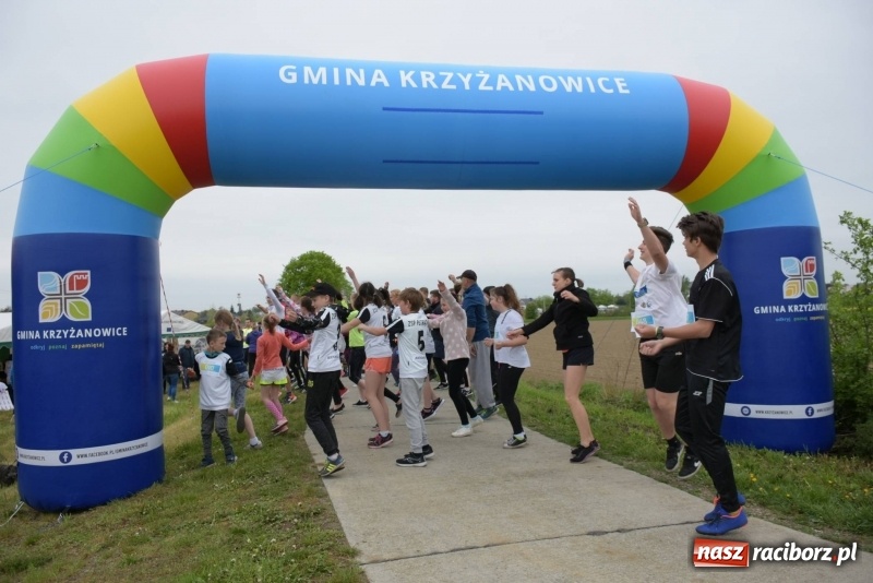 Zdjęcie w galerii na portalu naszraciborz.pl: Biegli i maszerowali, by pomóc Zosi [FOTO] wiadomości z regionu