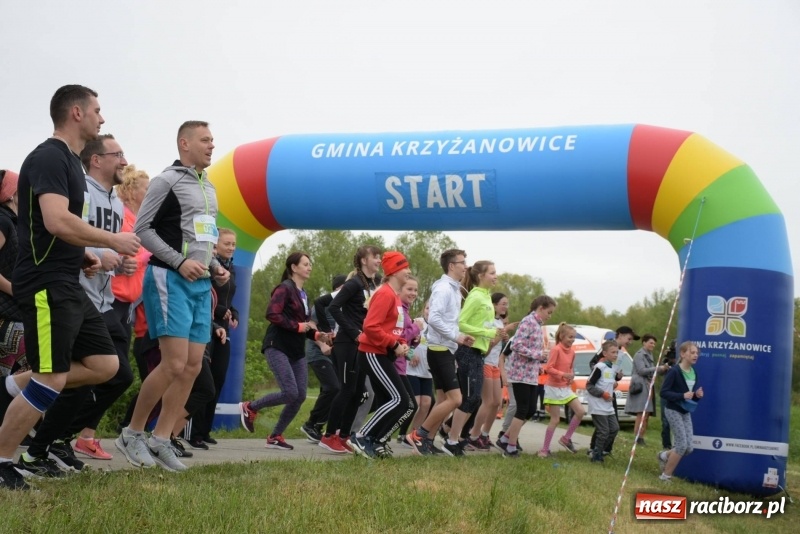 Zdjęcie w galerii na portalu naszraciborz.pl: Biegli i maszerowali, by pomóc Zosi [FOTO] wiadomości z regionu