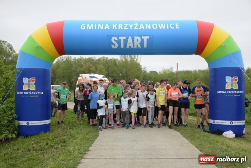 Zdjęcie w galerii na portalu naszraciborz.pl: Biegli i maszerowali, by pomóc Zosi [FOTO] wiadomości z regionu