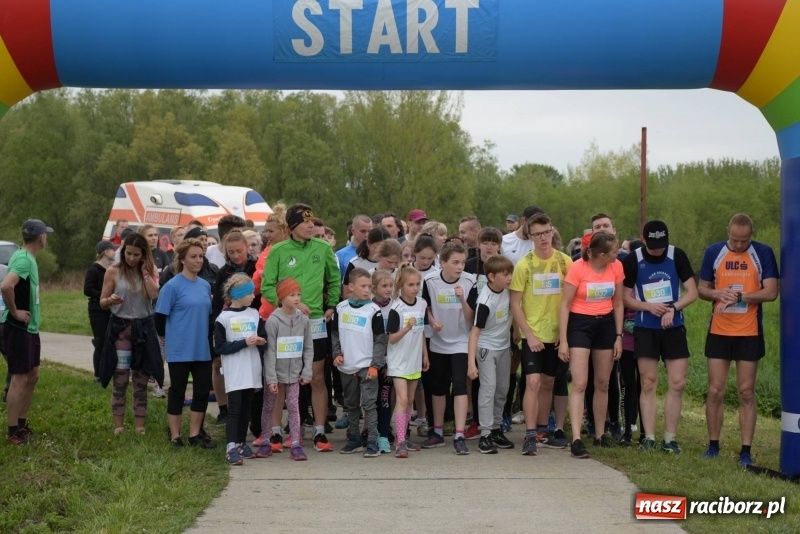Zdjęcie w galerii na portalu naszraciborz.pl: Biegli i maszerowali, by pomóc Zosi [FOTO] wiadomości z regionu