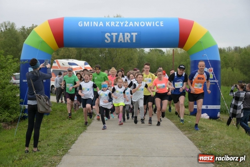 Zdjęcie w galerii na portalu naszraciborz.pl: Biegli i maszerowali, by pomóc Zosi [FOTO] wiadomości z regionu